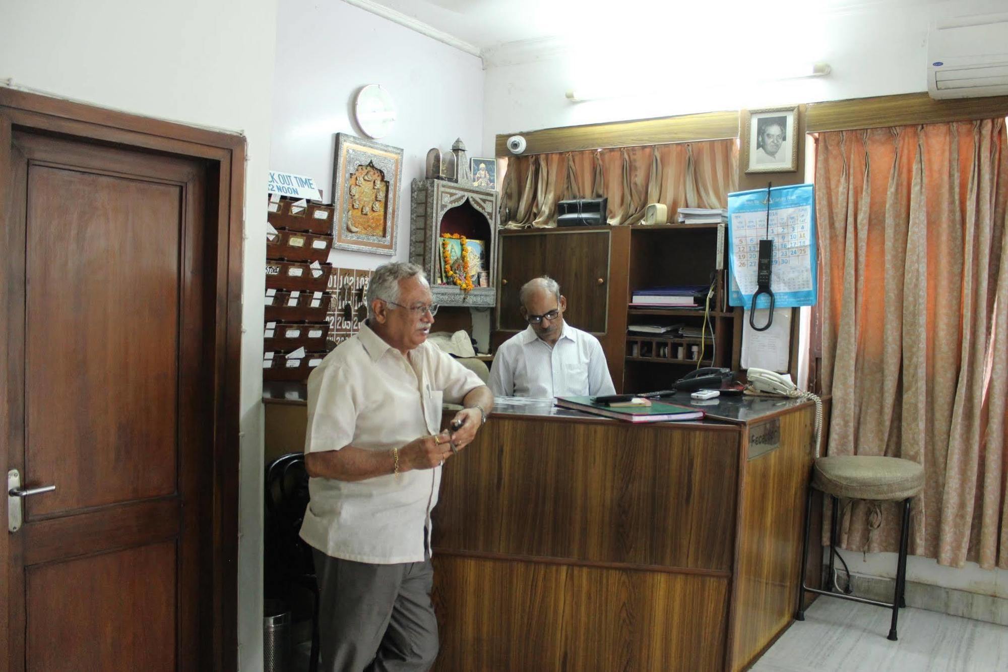Batra Holiday Home - Couple Friendly Stays Delhi  Buitenkant foto